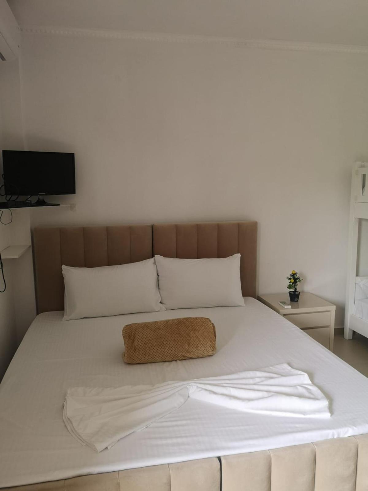 Guest House Emi Berat Exterior photo