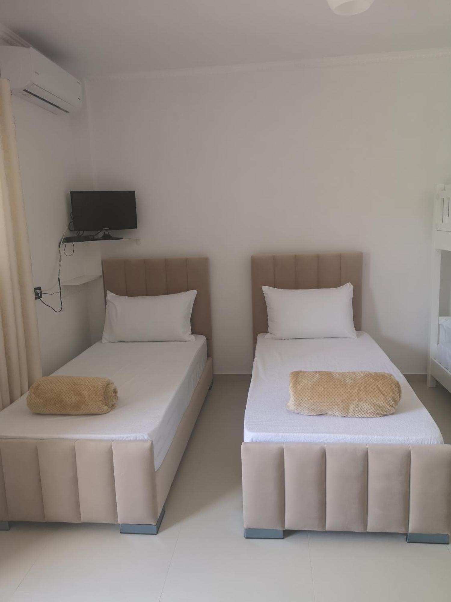 Guest House Emi Berat Exterior photo