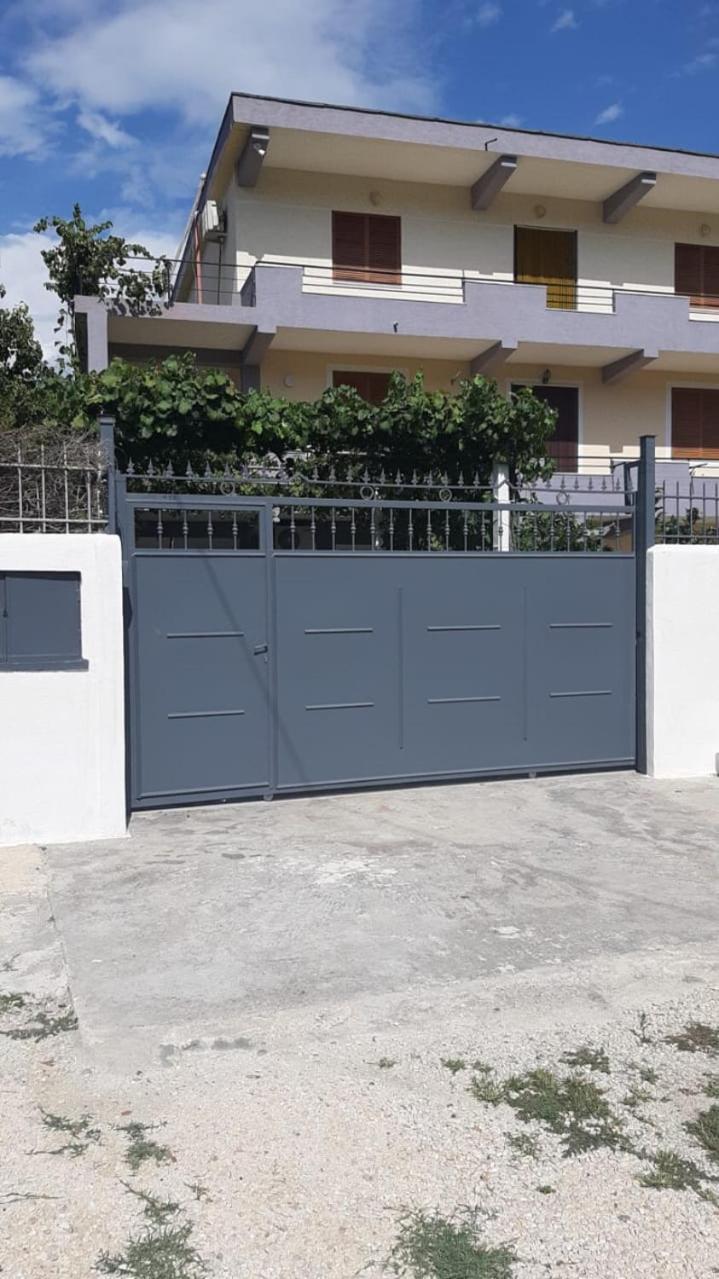 Guest House Emi Berat Exterior photo