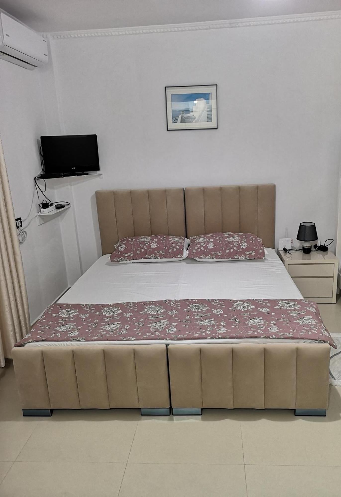 Guest House Emi Berat Exterior photo